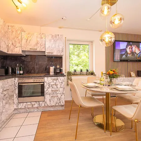 Apartment Luxx Bc, Zentral - Fuer 4 Personen - Balkon - Parken - Voll Ausgestattete Kueche Biberach an der Riss