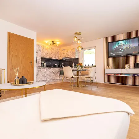 Luxx Bc, Zentral - Fuer 4 Personen - Balkon - Parken - Voll Ausgestattete Kueche