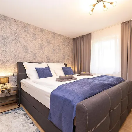Apartment Luxx Bc, Zentral - Fuer 4 Personen - Balkon - Parken - Voll Ausgestattete Kueche