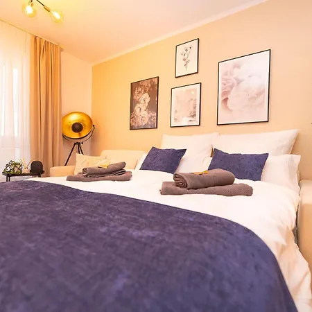 Luxx Bc, Zentral - Fuer 4 Personen - Balkon - Parken - Voll Ausgestattete Kueche Apartment Biberach an der Riss