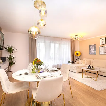 Luxx Bc, Zentral - Fuer 4 Personen - Balkon - Parken - Voll Ausgestattete Kueche Apartment Biberach an der Riss